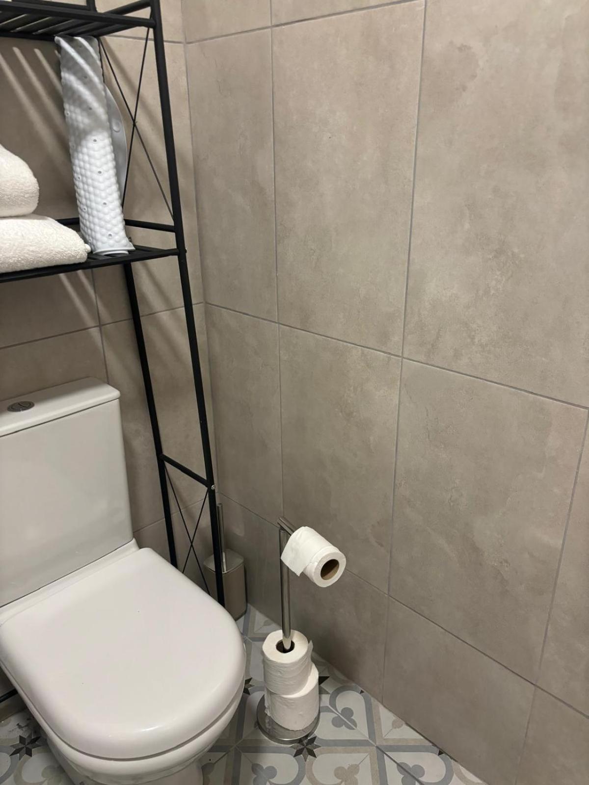 בלינה Basement Studio Apartment מראה חיצוני תמונה